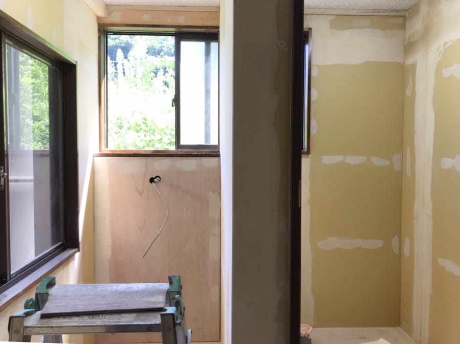 お客様からのお電話を受けるスタッフ