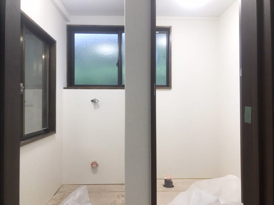 お客様からのお電話を受けるスタッフ